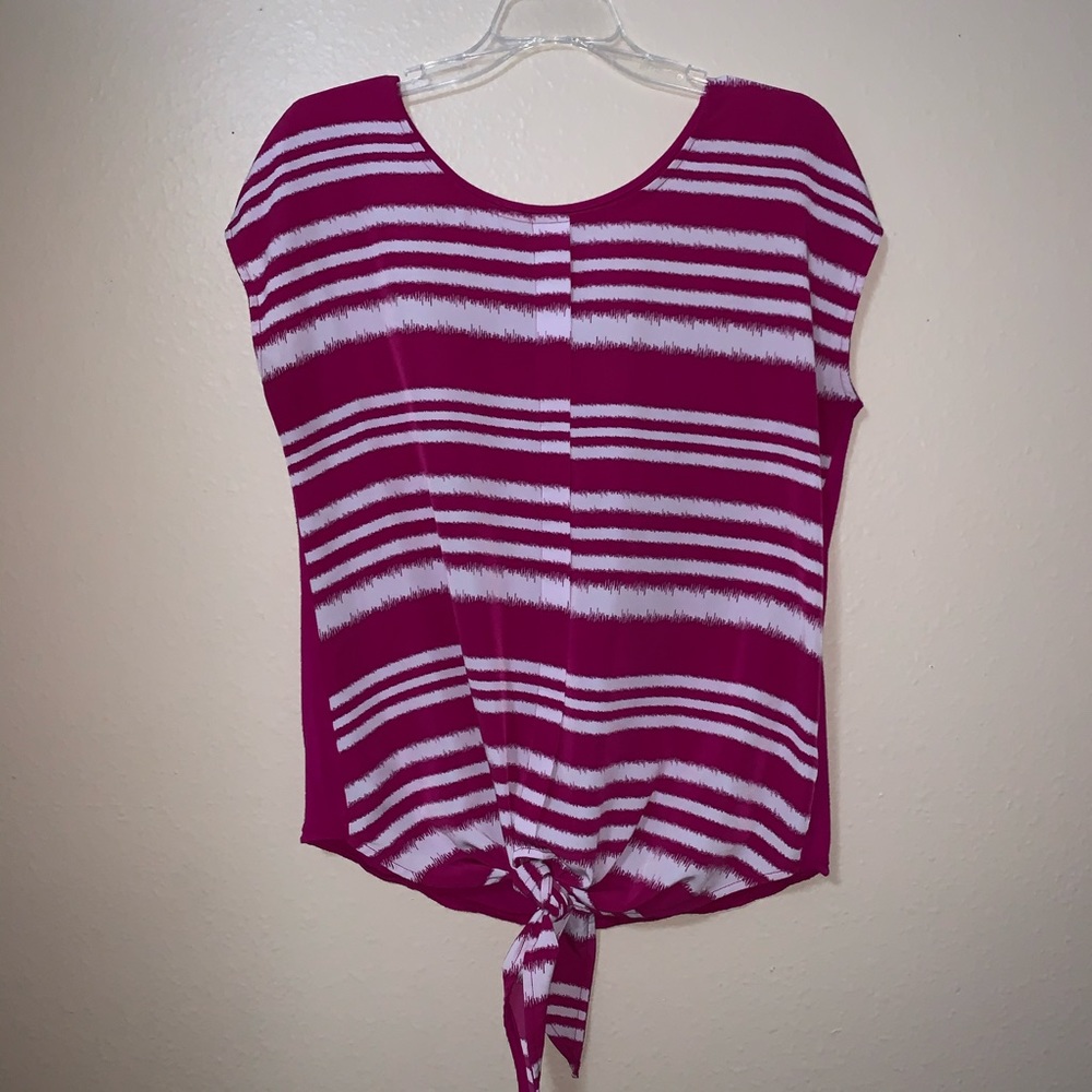 🌺 Striped Tie-Front Tee Shirt